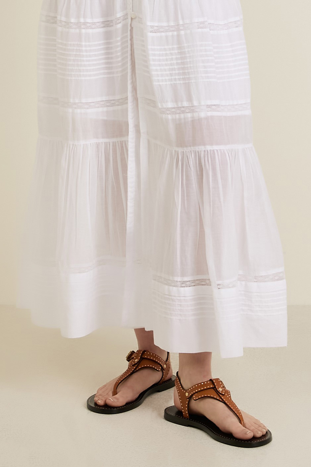 תמונת כל הלוק של סנדלי אצבע ISABEL MARANT